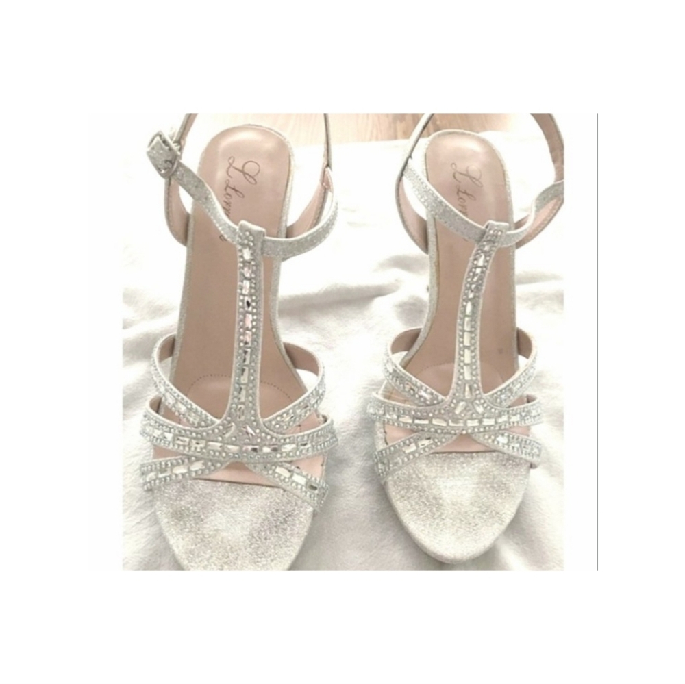 L Lorraine Silver Metallic T-Strap Heels 9.5 M